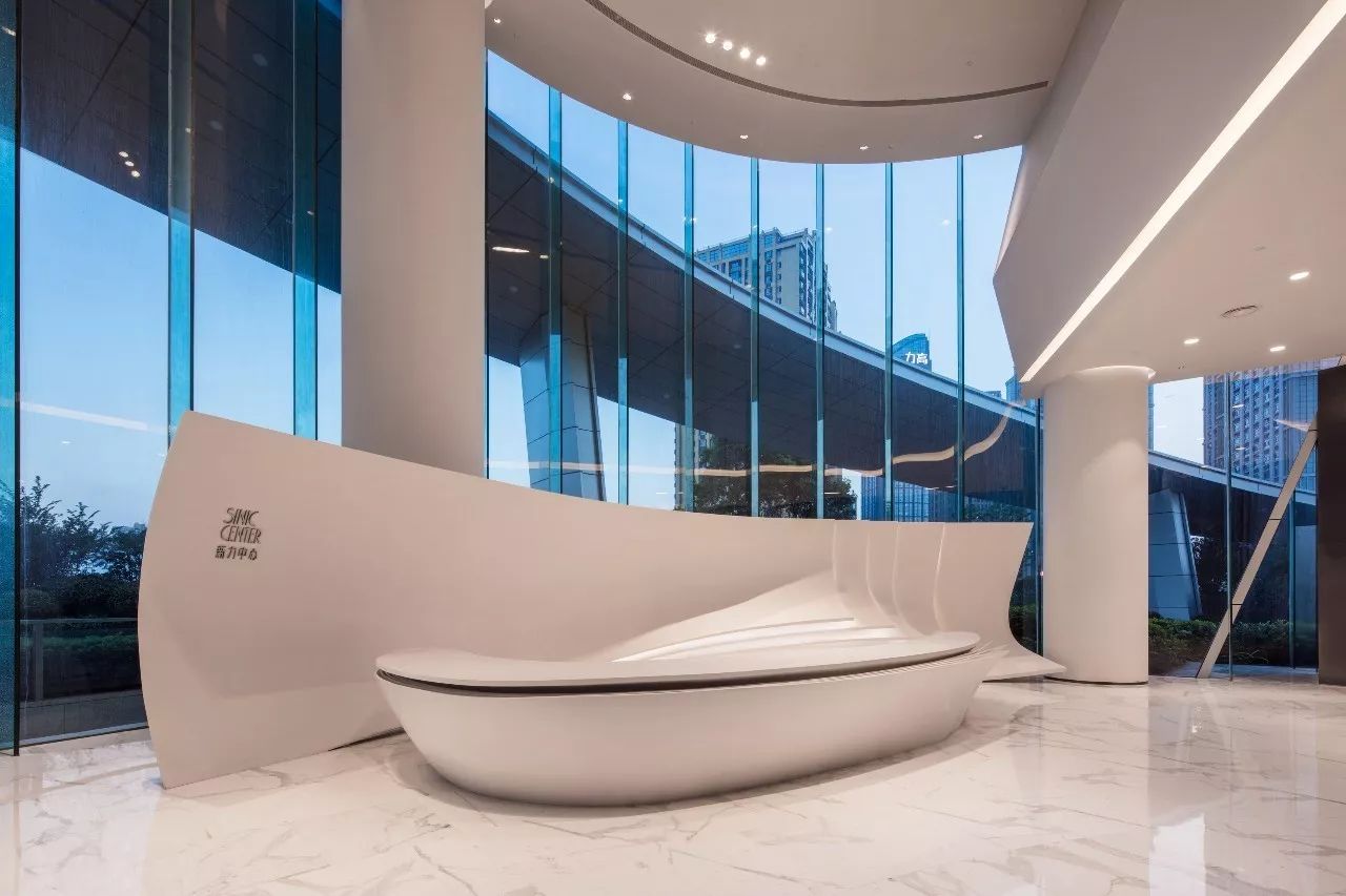 新力地产与南宫NG28为南昌新力中心打造了4.2m高阔层高、地下双层超大专属车库