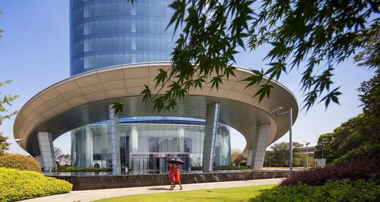 南昌新力中心塔楼直接落地，无裙房