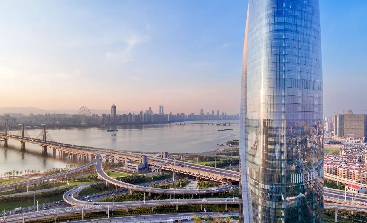 南昌新力中心，以“镜鉴”之“隐”达成文脉的连缀