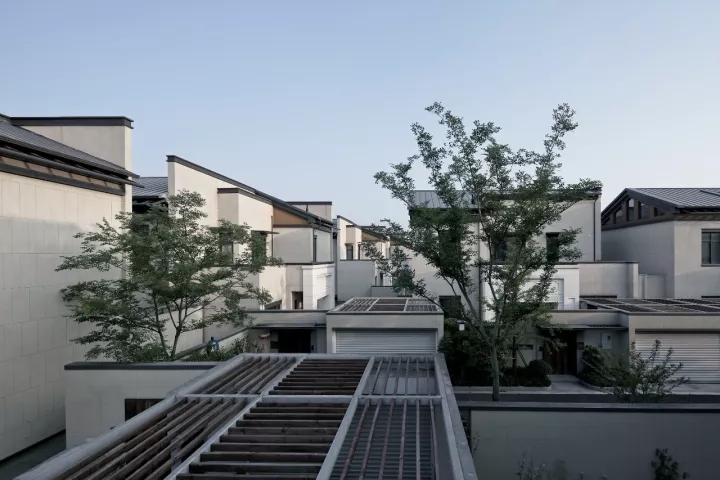 项目中公共空间与私密空间相互嵌套，空间感触丰硕