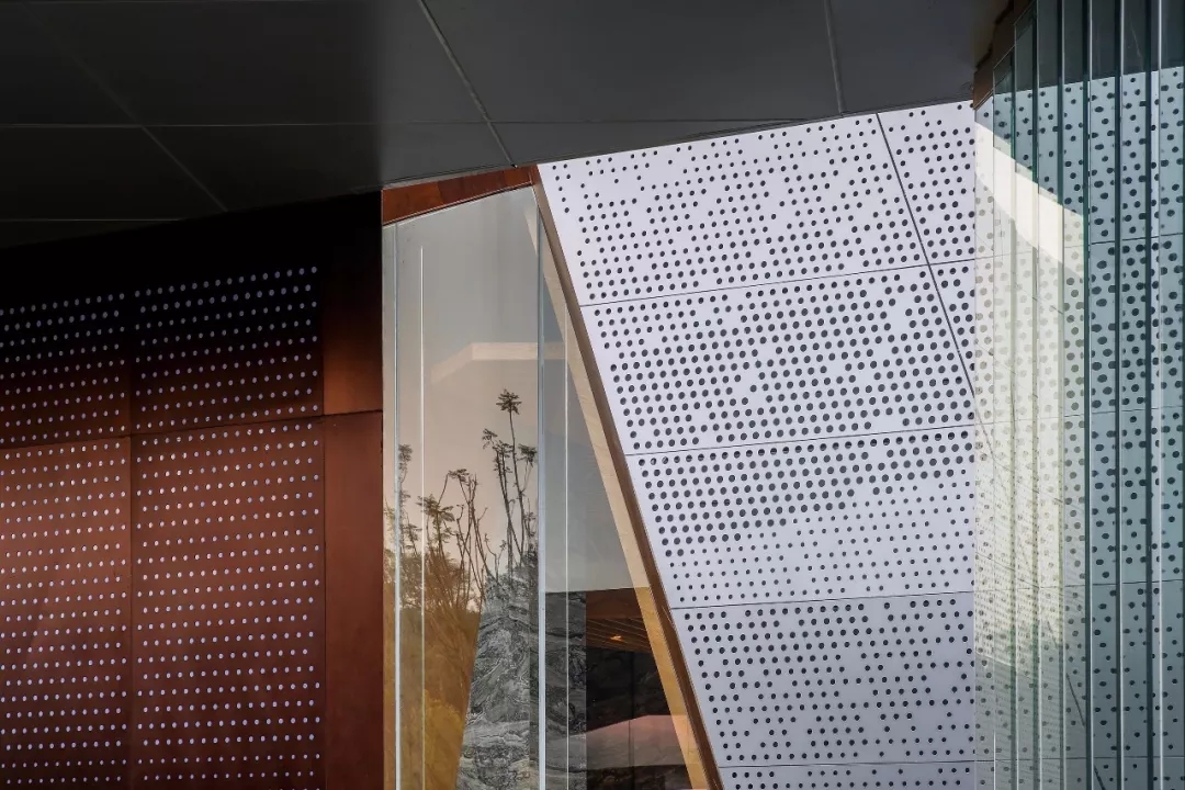 穿孔幻彩复合板细节 by苏圣亮，南宫NG28构筑设计